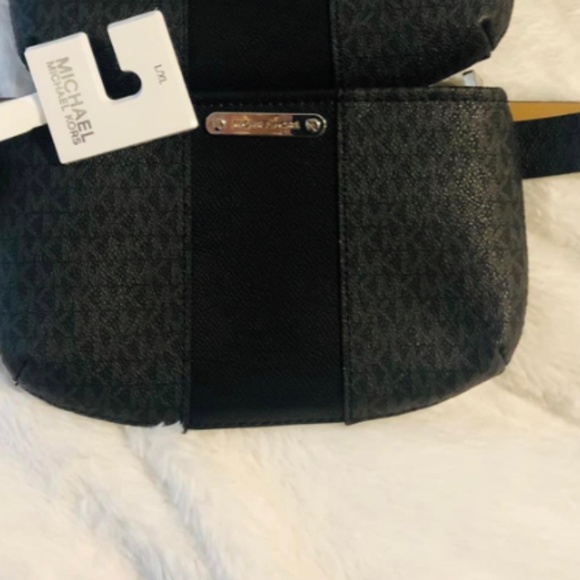 Authentic Michael Kors Belt/Bum/Sling Bag - Picture 5 of 5